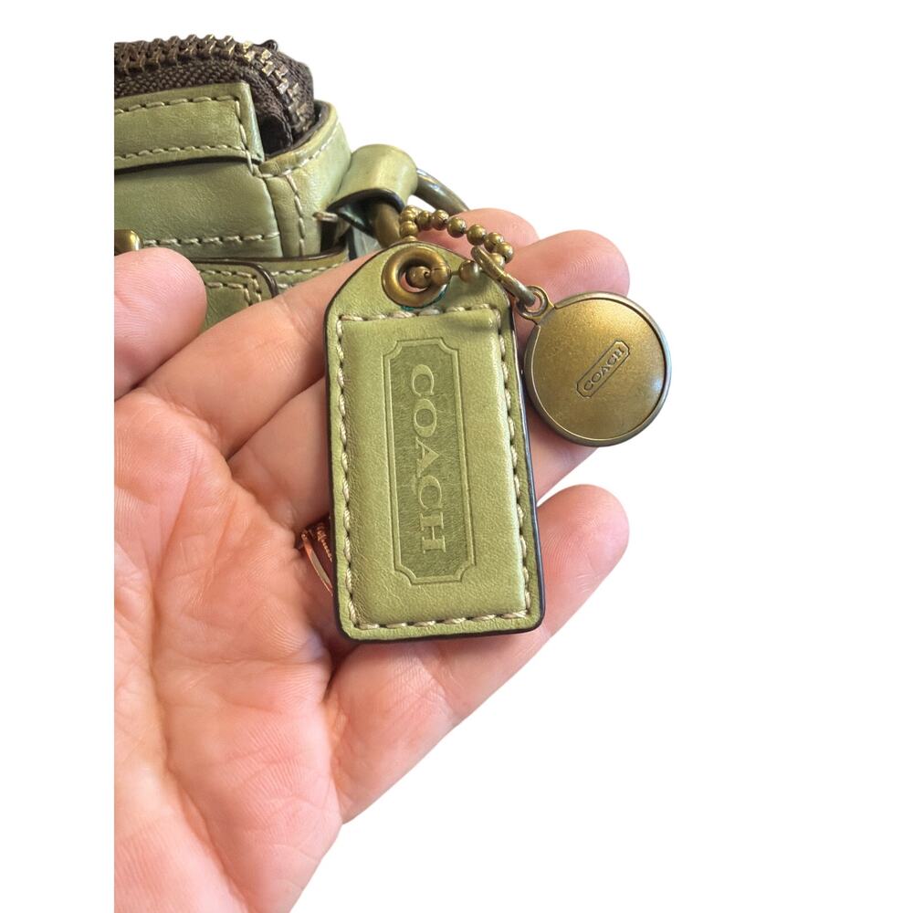 Authentic Coach Legacy Two Toned Leigh Purse. - Picture 2 of 11